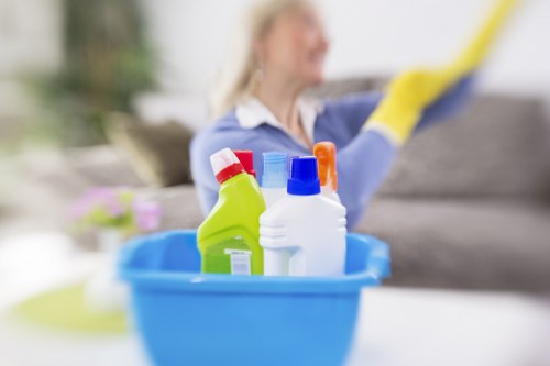 Thorough move out clean for a flat or house in Dulwich including kitchen and bathroom detailing